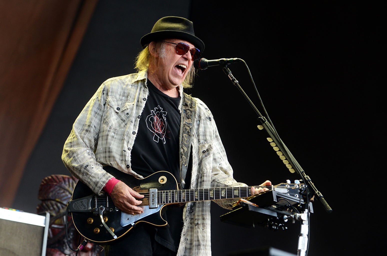 Neil Young anuncia nuevo álbum de Crazy Horse, ‘Barn’